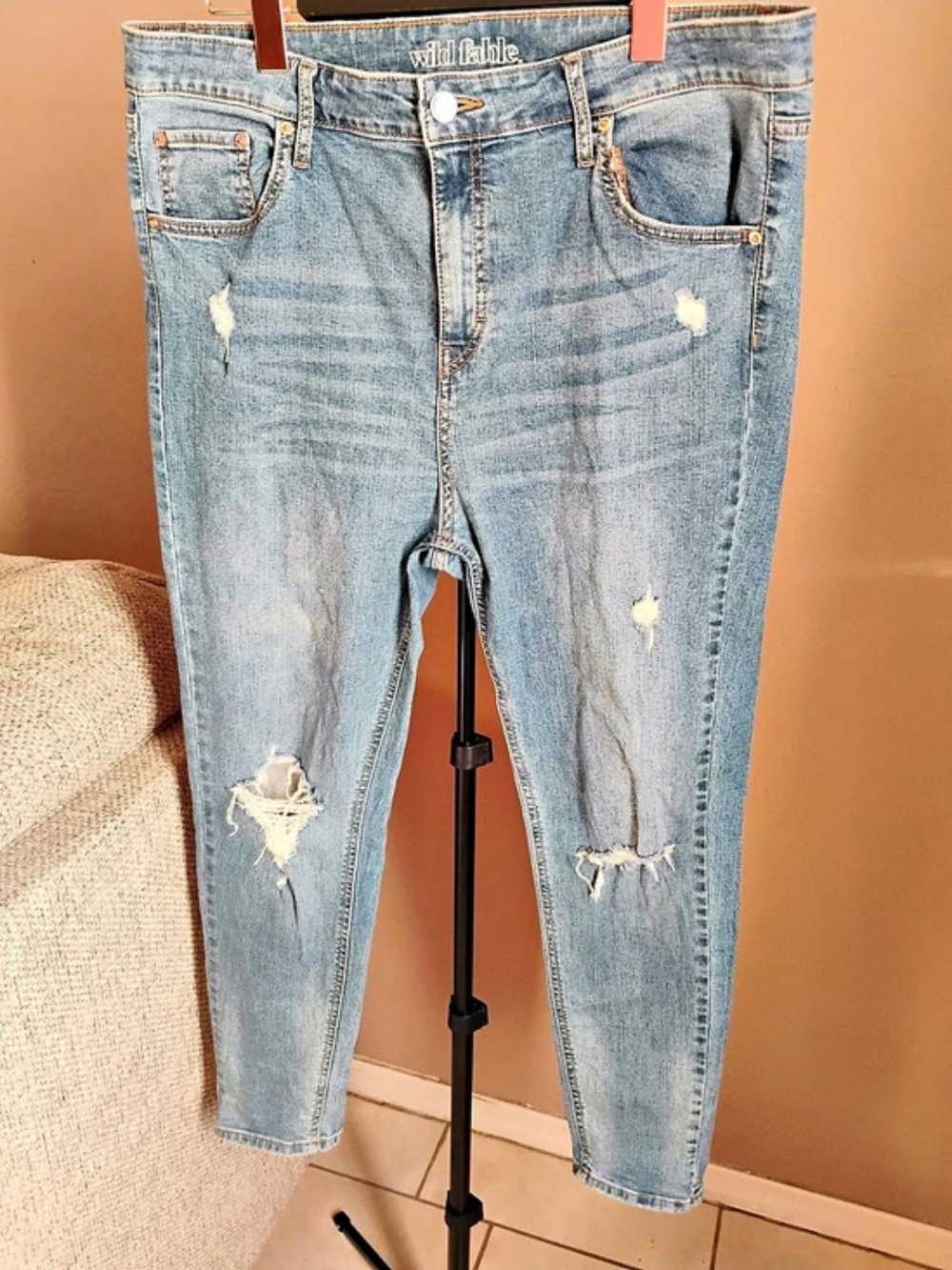 Wild Fable Size 16 Distressed Skinny Jeans in Blue